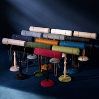 Présentoir à bijoux en velours multicolore avec tige en bois pour bracelets et joncs, idéal pour vitrines et photographie de produits - Chine