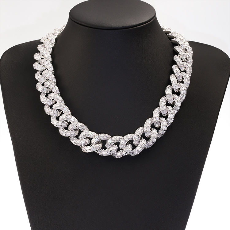 21 มม.-บาแกตต์มอยซาไนต์