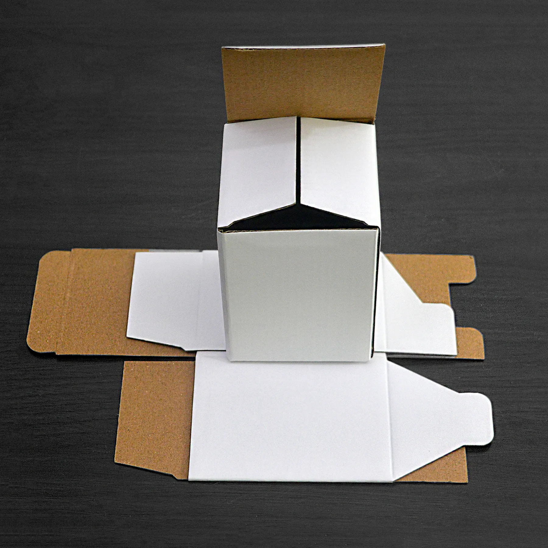 Papieren Kartonnen Verpakking Opvouwbare Kartonnen Golfpapier Verzenddoos Afdrukken Met Aangepaste Label