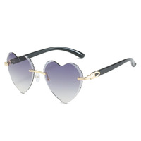 Lunettes de soleil sans monture de haute qualité et tendance, lunettes de soleil en forme de cœur pour femmes, lunettes de soleil à la mode 2023