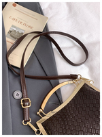 Sac à bandoulière grande capacité avec logo personnalisé, texture tissée, poignée supérieure brillante, fermeture Kiss Lock, vente en gros, directement de l'usine pour femmes