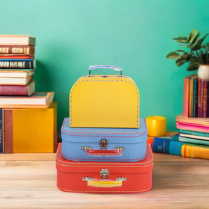 Caja de Regalo para Bebés y Niños en Forma de Maleta, Hecha de Cartón Reciclado, con Laminado Mate, Diseño Personalizable y Asa Metálica, Venta al Por Mayor - Product Image 4