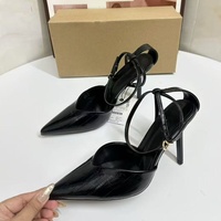 Sandales à talons hauts pour femmes en cuir verni noir à bout pointu et talon aiguille - Bout ouvert avec bride unique