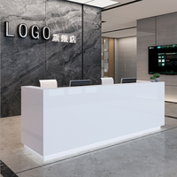 Réception de bureau de haute qualité, hôtel moderne, blanc de luxe, en forme de L