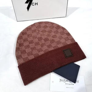 Herbst und Winter Neue Designer-Mützen für Damen und Herren Wendbare Vielseitige Warme Jacquard-Strickmütze mit Buchstabenmuster - Product Image 4