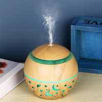 Nouveauté : Humidificateur d'air de voiture 200 ml en forme de champignon avec design creux imitation bois, 7 lumières LED, alimentation USB et diffuseur