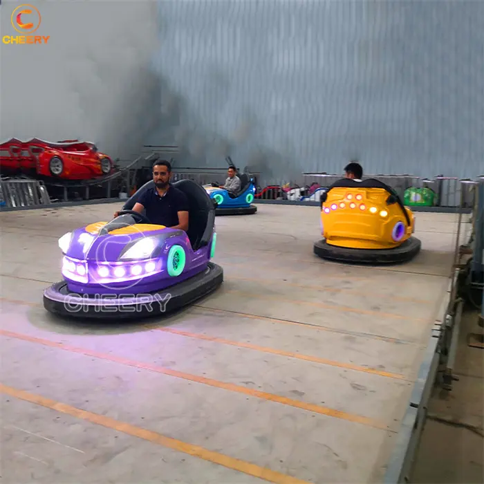 हर्षित मनोरंजन मज़ा पार्क सवारी टक्कर लड़ाई खेल वयस्क बच्चों बिजली बम्पर कार बहाव समारोह के साथ