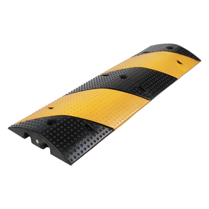 מחסום מהירות גומי של Scinotec באורך 40 אינץ' עם 6 ברגים לעיגון לאספלט, 100*35 ס\"מ, 40 ק\"מ/שעה, 2 נתיבים - Product Image 2