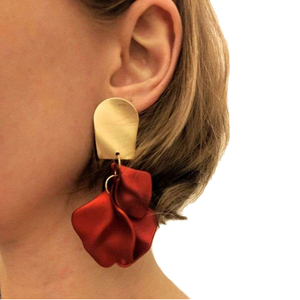 Женские серьги-гвоздики с лепестками роз - Product Image 1