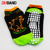 Chaussettes de trampoline avec logo personnalisé, chaussettes antidérapantes pour enfants, terrain de jeux intérieur, chaussettes de sol en coton éponge personnalisées en gros
