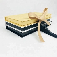 Boîte en papier pliable personnalisée en gros, style européen et américain, boîte cadeau rigide blanche à pliage profond avec ruban magnétique