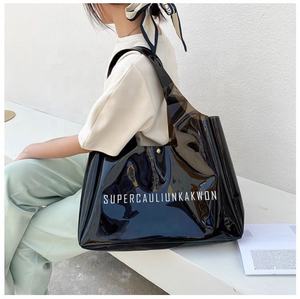 Vente en gros de grands sacs fourre-tout transparents en PVC avec poignée, étanches et étanches à impression personnalisée en PVC - Product Image 5
