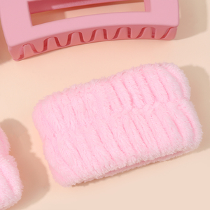 Set di 4 Pezzi Personalizzati per Spa: Fascia per Capelli, Polsini, Mollette e Fasce Imbottite in Spugna per Donne - Product Image 3