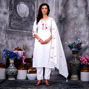 NOIIR PIGEON Ensemble 3 pièces de créateur pour femme, Kurti, pantalon et dupatta en soie romaine brodée, infroissable, tenue ethnique festive - Product Image 1
