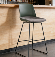 Le cadre de chaise ergonomique moderne pour l'administration est fabriqué avec des tiges solides et robustes.