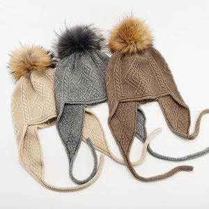 Bonnet d'hiver en <span class=keywords><strong>cachemire</strong></span> pour femmes Bonnet en <span class=keywords><strong>cachemire</strong></span> pour dames Bonnet en <span class=keywords><strong>cachemire</strong></span> chaud avec pompon en fourrure de renard - Product Image 1