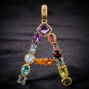 Collar de Lujo DOLCE & GABBANA con Colgante de Letra A en Oro de 18K y Gemas Multicolores Engastadas en Bisel, Regalo Unisex - Product Image 2