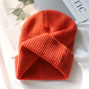 デザイナークラシックアウトドアスポーツカスタムロゴビーニープレーンワッフルニットビーニーハット冬ニットビーニー - Product Image 2