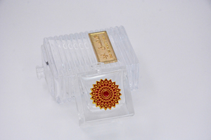 Étiquettes autocollantes en relief en alliage de zinc avec logos gravés pour bouteilles de parfum en métal 3D Eco-friendly Metal Tag HYDE - Product Image 4