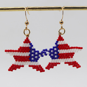 A3093 Boucles <span class=keywords><strong>d</strong></span>'oreilles en perles de drapeau américain plaquées <span class=keywords><strong>or</strong></span> de Bohème faites à la main pour les femmes pour le jour de l'indépendance du 4 juillet Design de <span class=keywords><strong>goutte</strong></span> patriotique - Product Image 3