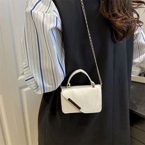 Elegant and Luxurious Women's Crossbody <b>Bag</b> Fashionable and Stylish Solid Color Simple Chain Shoulder Handbag - Product Image 5