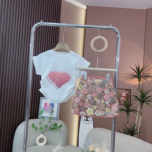 Tuta a due pezzi alla moda da ragazza di 2024 estate nuova t-shirt a manica corta con stampa Casual e <span class=keywords><strong>gonna</strong></span> con <span class=keywords><strong>paillettes</strong></span> per bambini - Product Image 2