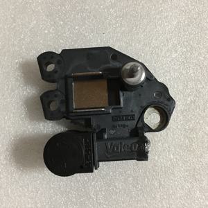 Pour <span class=keywords><strong>Ford</strong></span> <span class=keywords><strong>Fiesta</strong></span>/Focus/Galaxy OE véritable nouvel <span class=keywords><strong>alternateur</strong></span> de voiture 12V régulateur de pièces de rechange 599182 595393 9906853 BA6T10316AA pour Valeo - Product Image 4