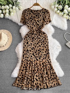 <span class=keywords><strong>Jupe</strong></span> mi-longue fendue à imprimé léopard pour femme, nouveau style d'été, <span class=keywords><strong>sexy</strong></span>, coupe ajustée, col en V, manches courtes, taille cintrée - Product Image 2