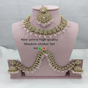 Conjunto de collar de perlas y Kundan chapado en oro de colección elegante de tendencia de gran calidad a la venta por exportadores indios - Product Image 4