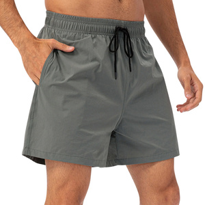 Shorts de sport solides et écologiques haute performance pour hommes, conçus pour un entraînement physique confortable et un mouvement flexible - Product Image 4