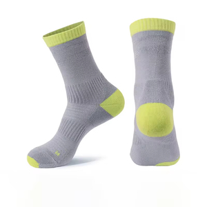 Wholesale Custom Logo Men Seamless <b>Running</b> Training <b>Socks</b> Sports Crew <b>Socks</b> High Quality - Product Image 4