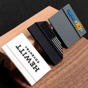 Écussons en caoutchouc PVC colorés en forme de fleur, personnalisés avec logo 3D, transfert silicone gaufré à chaud, étiquettes thermocollantes pour Velcro - Product Image 3