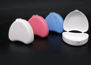 Porta Filo Interdentale a Forma di Cuore, Custodia Compatta in Acrilico con Specchio, Accessorio Essenziale da Viaggio, Portatile, Marchio OEM - Product Image 3