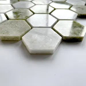 Mattonelle irregolari della parete del mosaico del mosaico di marmo di pietra per la parete del bagno della decorazione domestica
