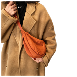 Riñonera de terciopelo impermeable a la moda al por mayor, riñonera informal con correa ajustable en la cintura, logotipo personalizable para hombres y mujeres - Product Image 1