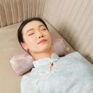 Coussin à base de granules de pierre Bian de Surabaya, soutien cervical et lombaire, style traditionnel chinois, en satin de soie, fabriqué à <span class=keywords><strong>Sishui</strong></span> - Product Image 1