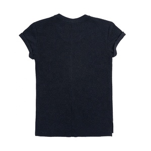 T-shirt da Donna alla Moda in <span class=keywords><strong>Maglia</strong></span> <span class=keywords><strong>Lurex</strong></span> Lucida con Scollo Rotondo, Spacchetti Laterali e Tasca in Finta Pelle sul Petto Sinistro - Product Image 2