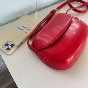 Sac bandoulière rouge pour femme, petit sac de téléphone vintage, mode urbaine, avec boucle magnétique, coque rigide, usage quotidien - Product Image 3