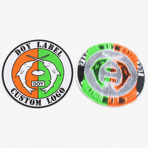 Fournisseur de badges tissés, logo personnalisé, découpe au laser, patchs en tissu tissé thermocollants pour vêtements - Product Image 4