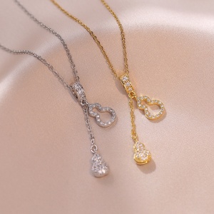 Collier ras du cou minimaliste doré style gourde étanche pour femme, bijoux de luxe glamour avec diamants, boucles d'oreilles ajourées tendance - Product Image 1