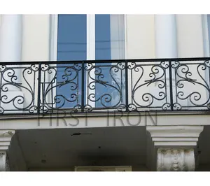 Garde-corps droit en fer forgé pour balcon extérieur, design moderne