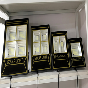 ไฟสปอร์ตไลท์ LED พลังงานแสงอาทิตย์ 100W IP65 อะลูมิเนียม สำหรับสวนภายนอกอาคาร ติดตั้งบนพื้นผิว แสงสีขาว 5000K ได้รับการรับรองมาตรฐาน CE - Product Image 1