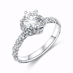 Bagues de fiançailles et de mariage pour femmes à la mode en argent sterling 925 avec zircone cubique scintillante - Product Image 1