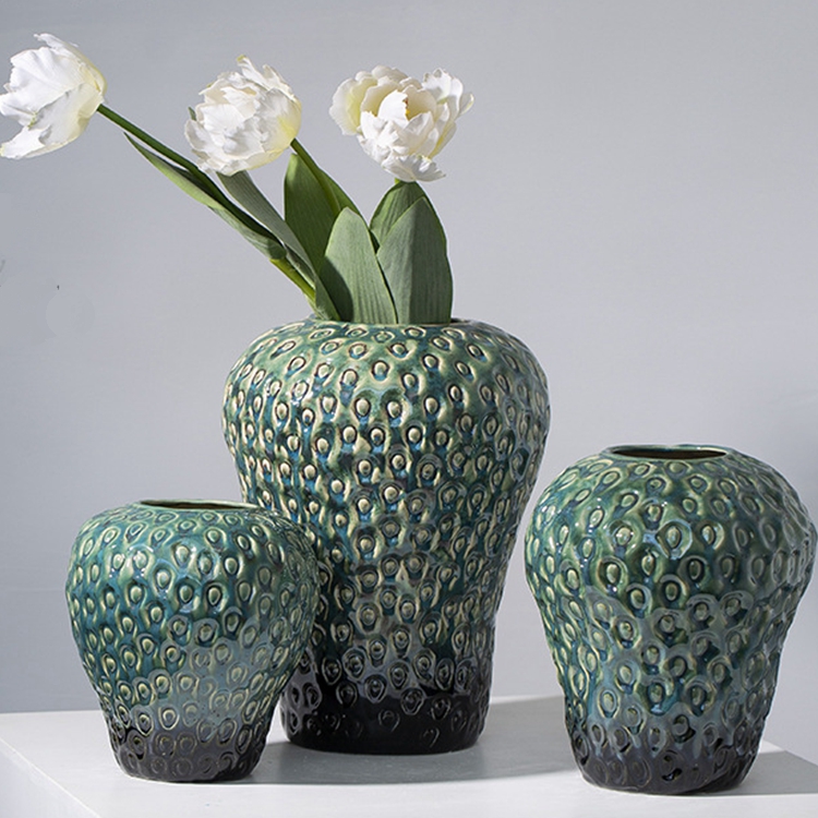 Personality light luxury living room office glazed porcelain decoration  peacock feather relief pattern ceramic vase