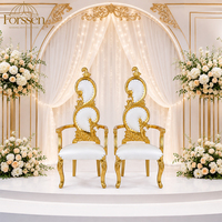 Fauteuils de mariage à dossier haut en or et blanc, style Royal Scrollwork, pour la mariée et le marié, pour hôtel, banquet, événement, scène