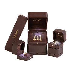 Caja de joyería de cuero verde WEIMEI, colgante de luz LED, embalaje de pulsera - Product Image 1