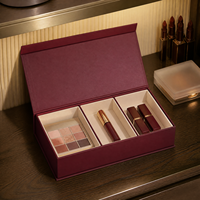 Ensemble de boîtes en carton cosmétiques de deux tailles avec structure pliable pour présentoir de boutique de soins de la peau