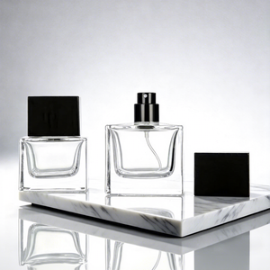 Botella de Perfume Cuadrada de Vidrio de Lujo de 50 ml con Tapa de Madera - Product Image 1