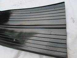 แผ่นสายพานลำเลียงยางสีดำพื้นผิวมีลายนูน สำหรับการจัดการวัสดุอุตสาหกรรมและการใช้งานหนัก - Product Image 2