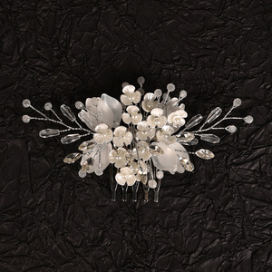 <span class=keywords><strong>Peigne</strong></span> à cheveux floral artisanal pour mariée, élégant, avec perles et cristaux, accessoire romantique pour <span class=keywords><strong>mariage</strong></span>, fleurs blanches, pour mariées et bals de promo - Product Image 3